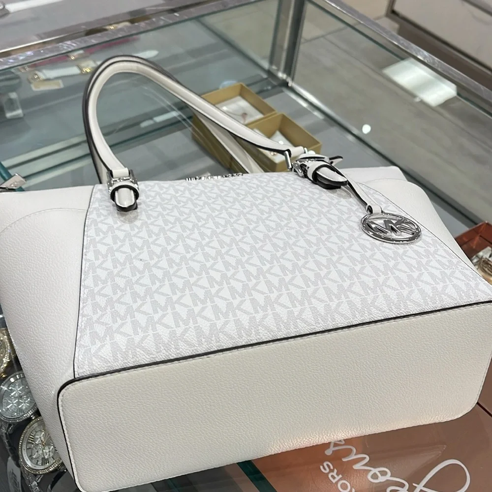 Michael Kors Charlotte Large Logo and Leather Top-Zip Tote Bag
Optic White 
NWT - Picture 5 of 16